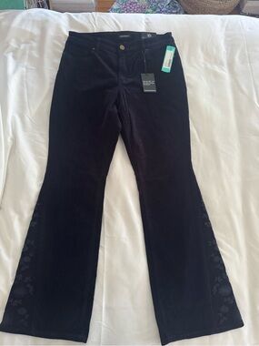 Women's Black Velvet Jeans - Classic High-Rise Style